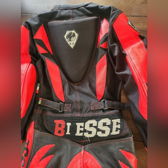 Boy's motorcycle suit -leather -like new! - Picture 3 of 4